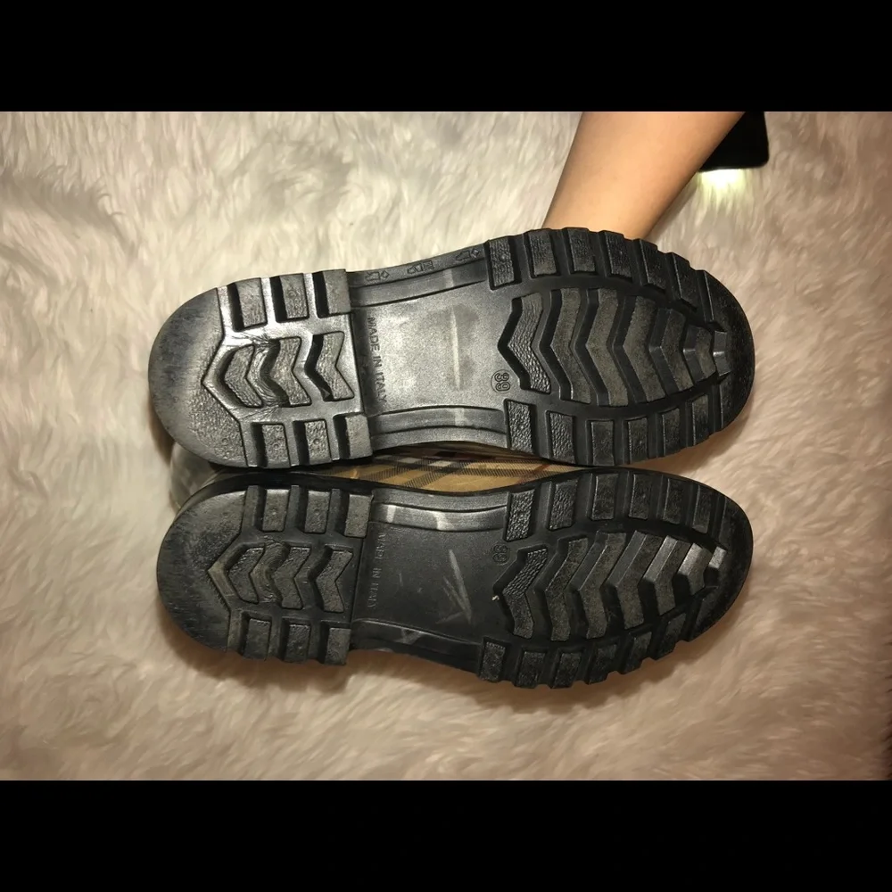 💰Sale💰 Burberry Rain Boots - Picture 5 of 5